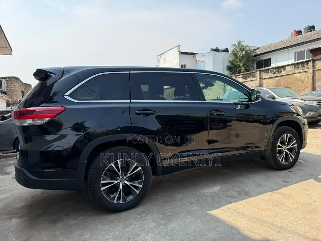 Toyota Highlander LE 4x4 V6 (3.5L 6cyl 8A) 2018 Black