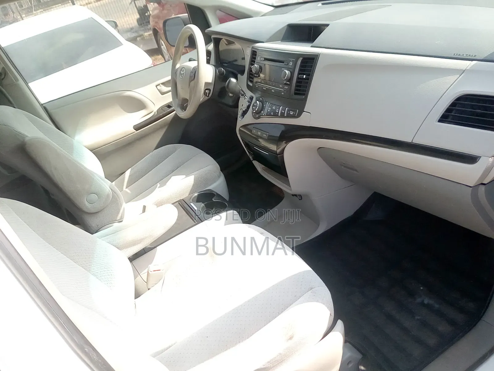 Toyota Sienna LE FWD 8-Passenger 2013 White