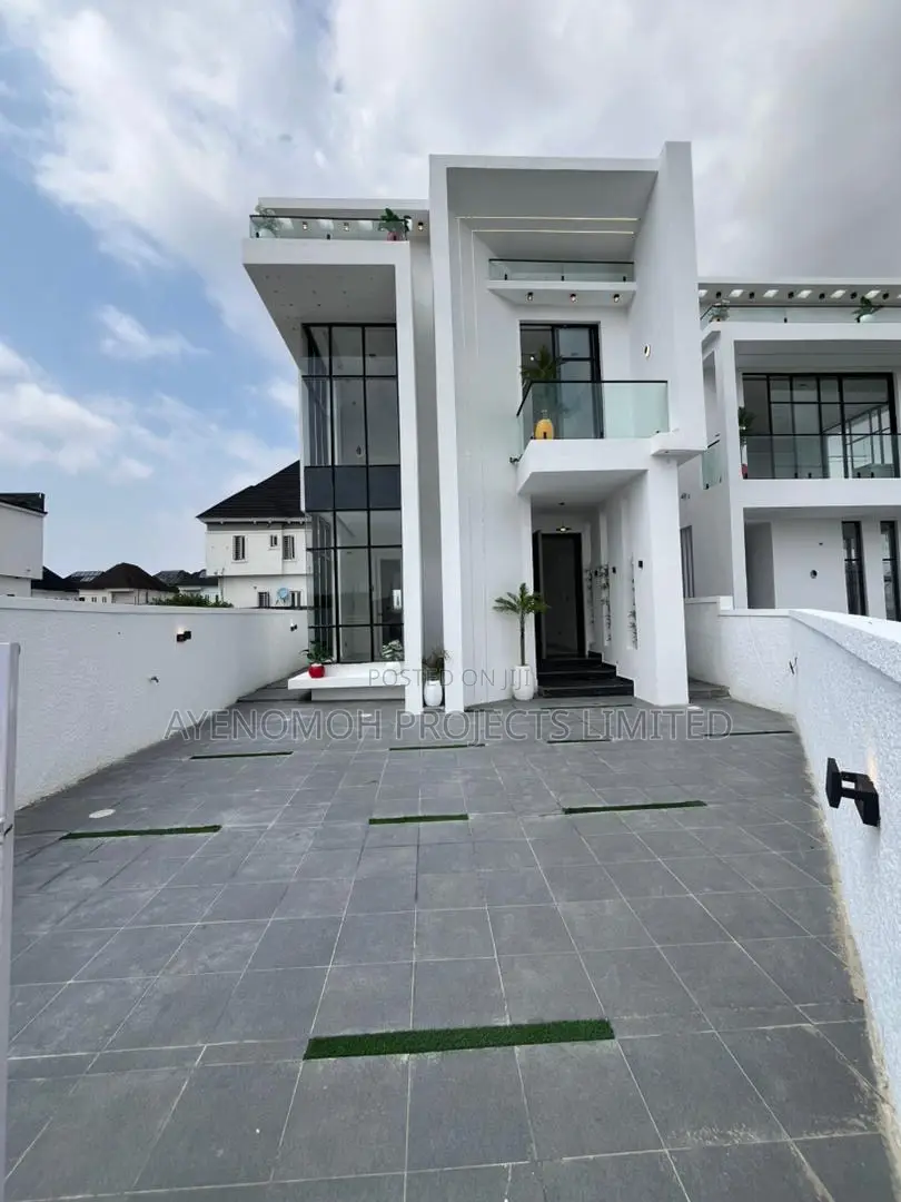 5bdrm Duplex in Chevron for sale