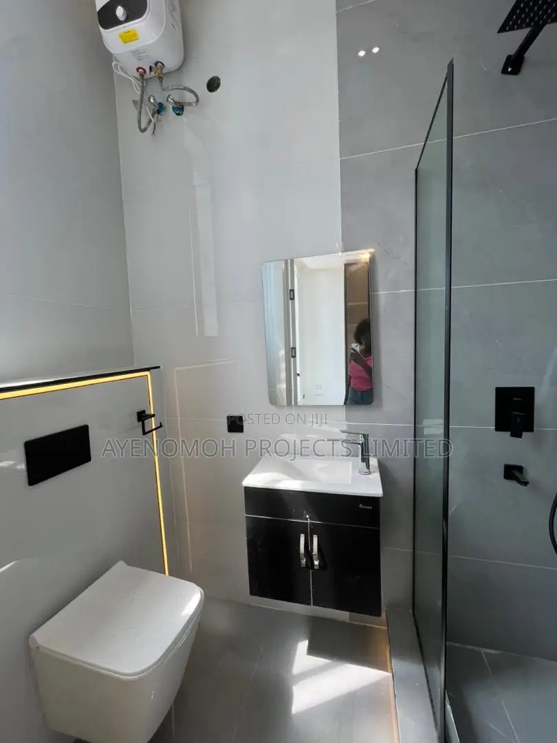 5bdrm Duplex in Chevron for sale
