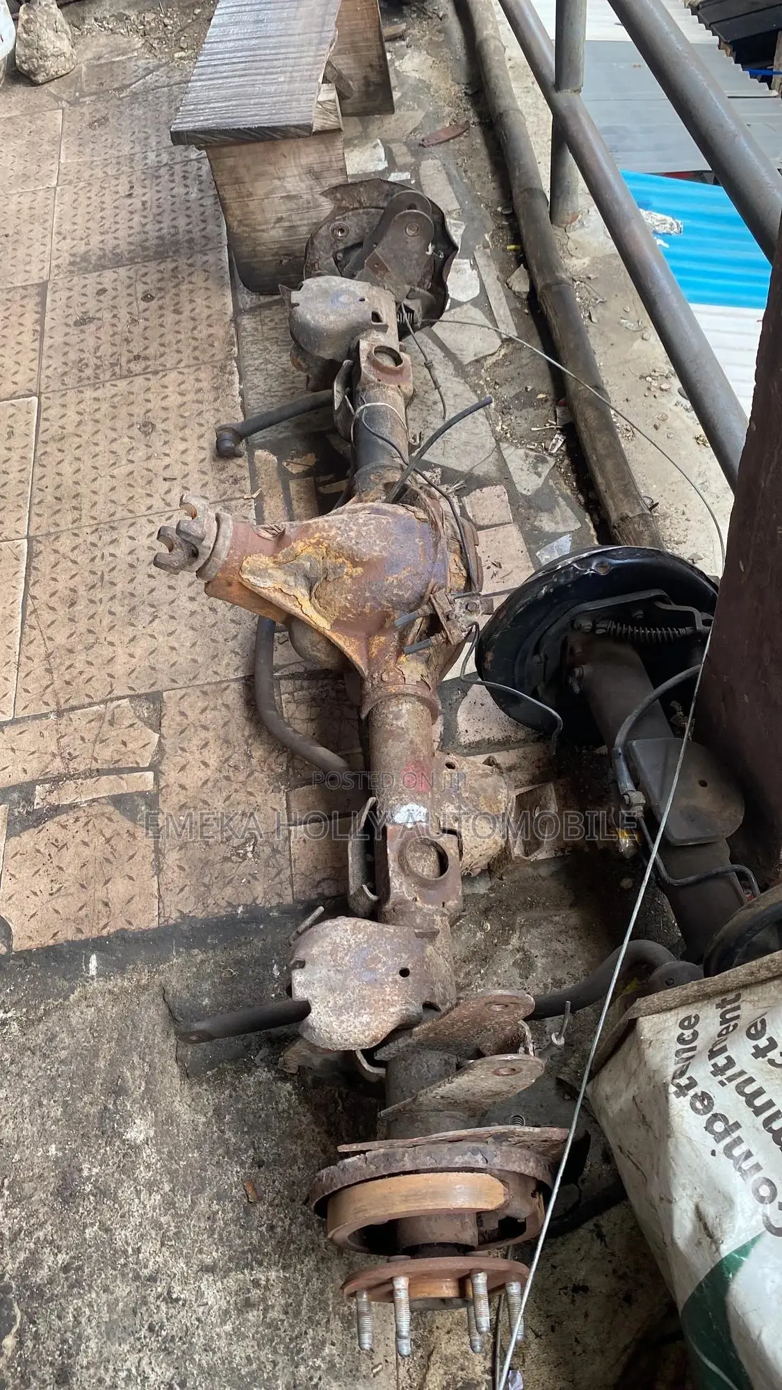 Clean Tokunbo Cadillac Escalade Complete Rear Axle Housing (Mushin)