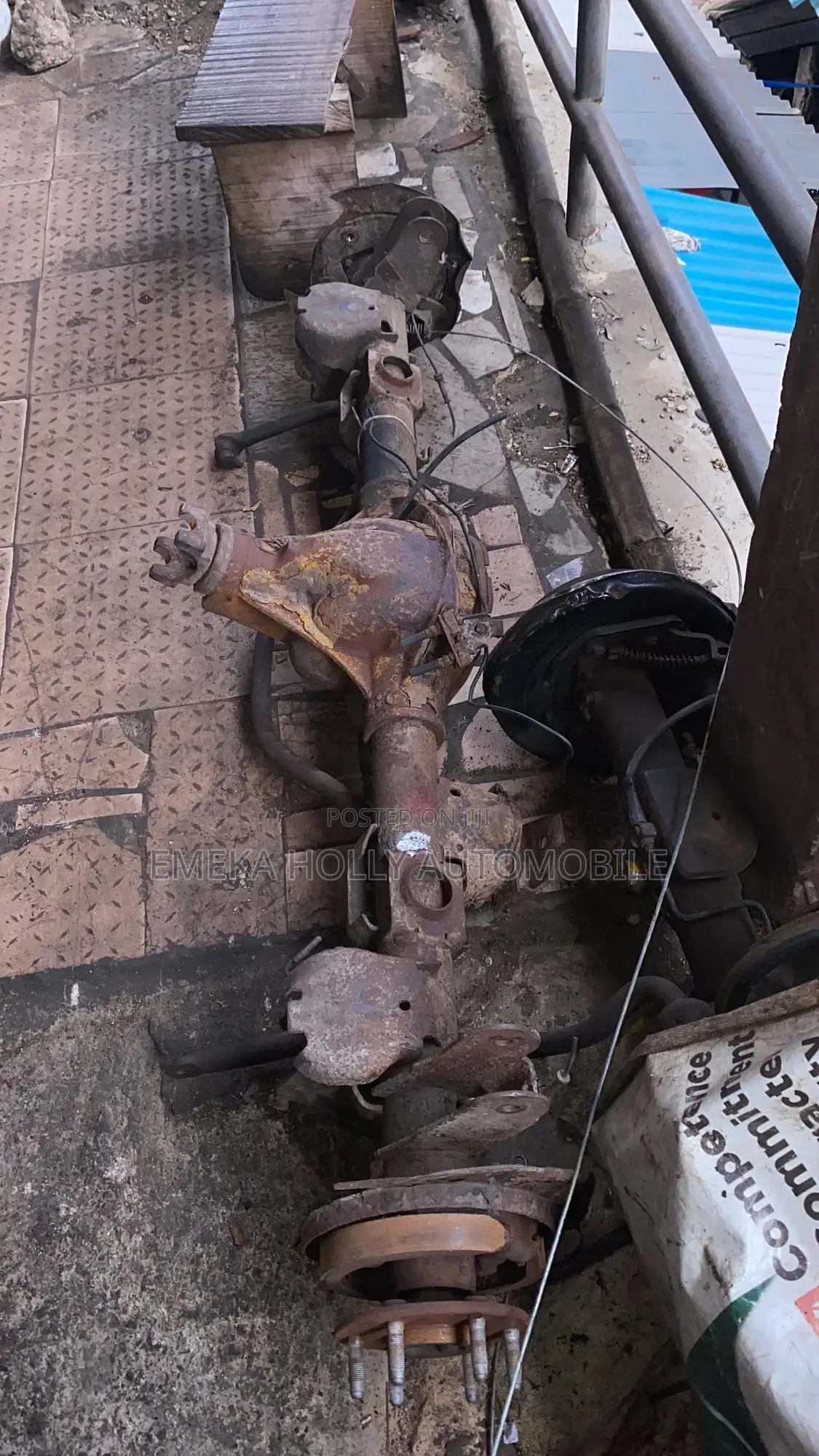 Clean Tokunbo Cadillac Escalade Complete Rear Axle Housing (Mushin)