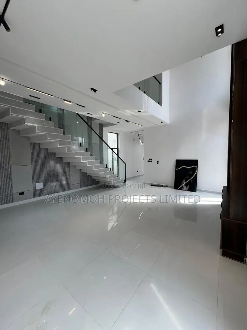 5bdrm Duplex in Chevron for sale