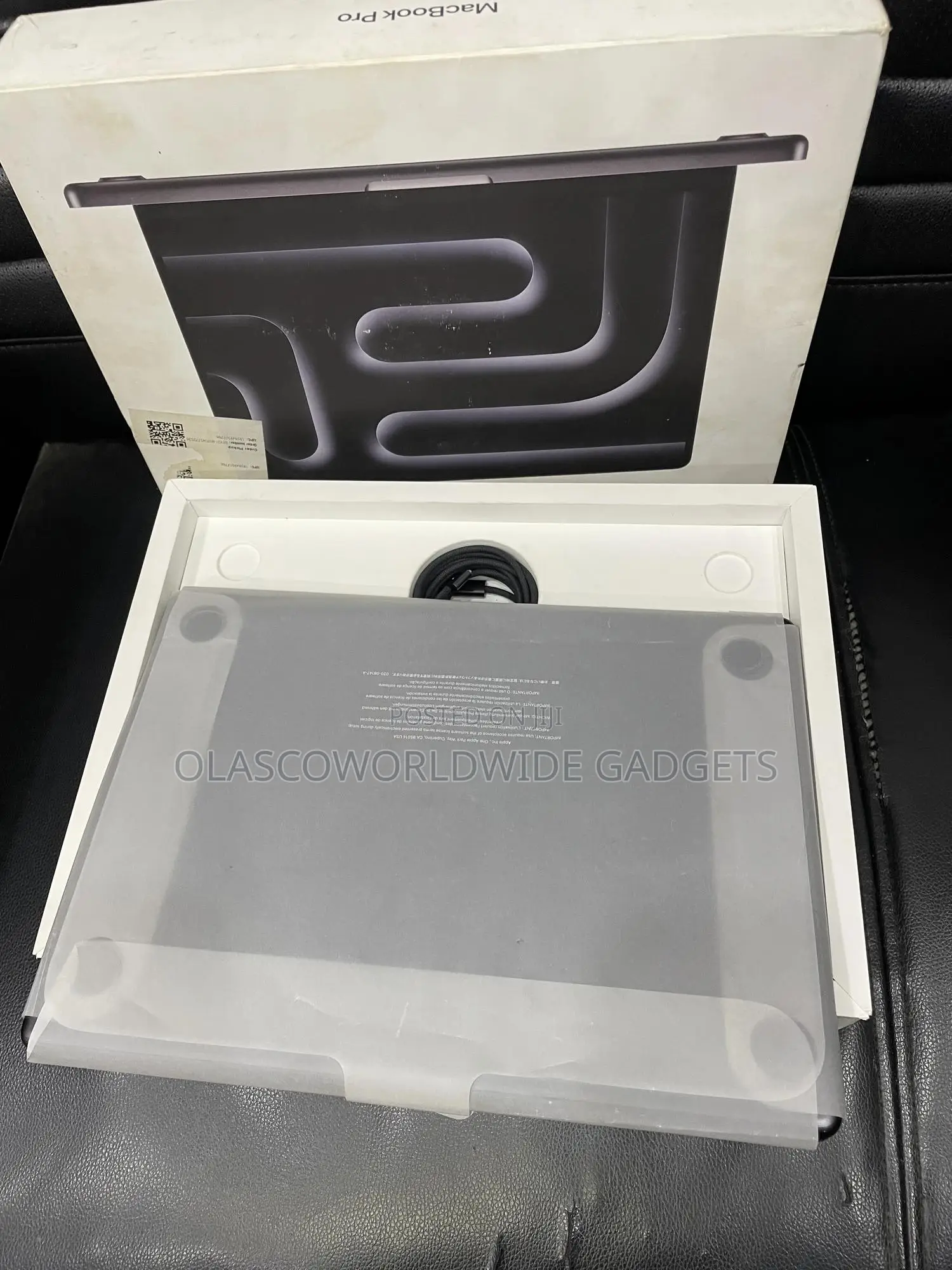 New Laptop Apple MacBook Pro 2024 M4 16GB Apple M4 SSD 512GB