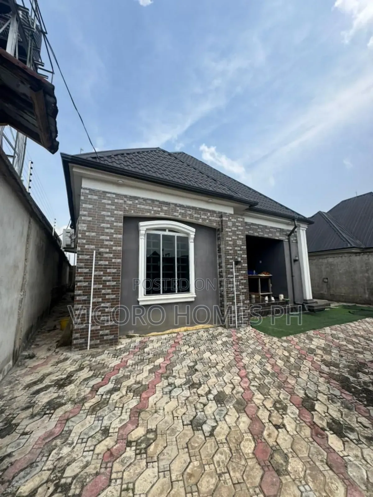 4bdrm Bungalow in Radio Estate, Port-Harcourt for sale