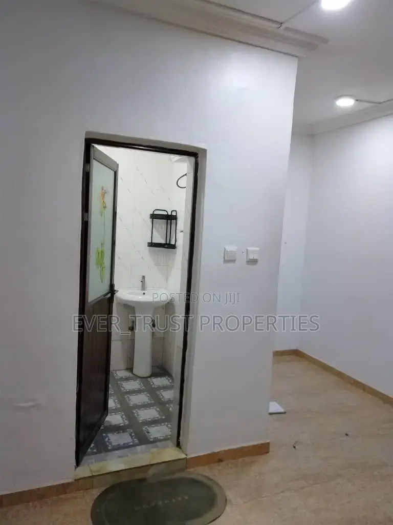 3bdrm Apartment in Anonymous Estate, Bariga / Shomolu for rent