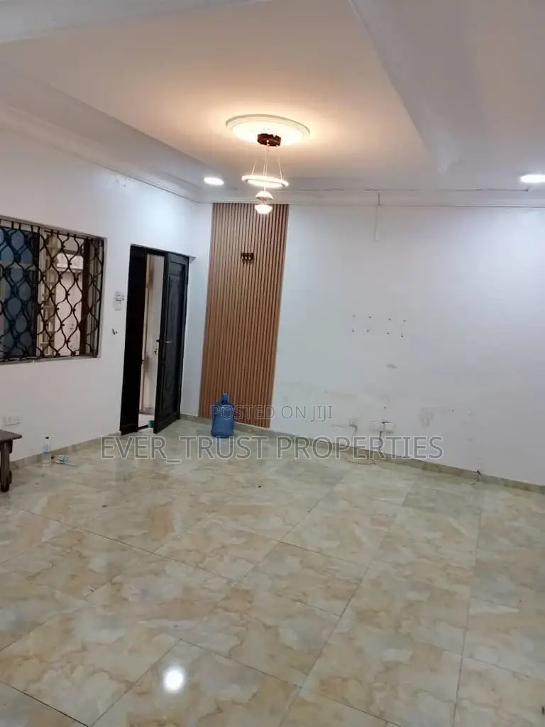 3bdrm Apartment in Anonymous Estate, Bariga / Shomolu for rent
