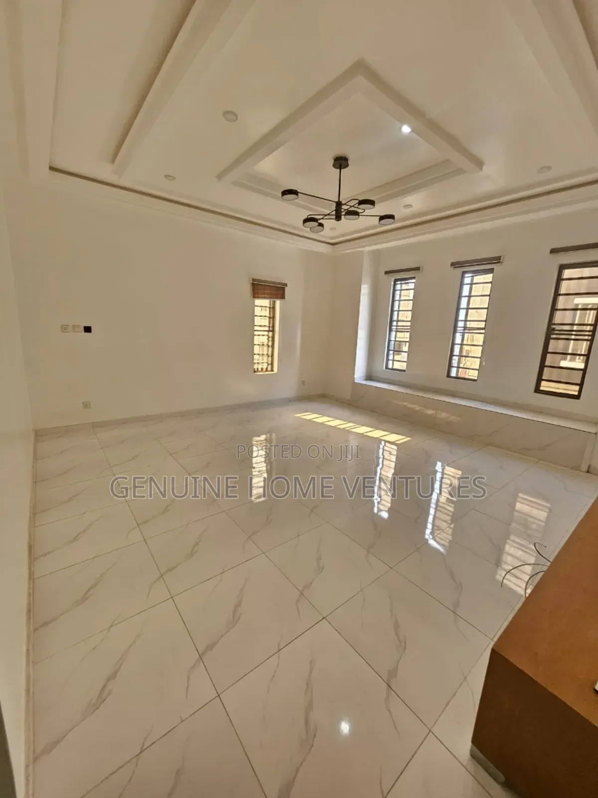 4bdrm Duplex in Orchid, Chevron for sale