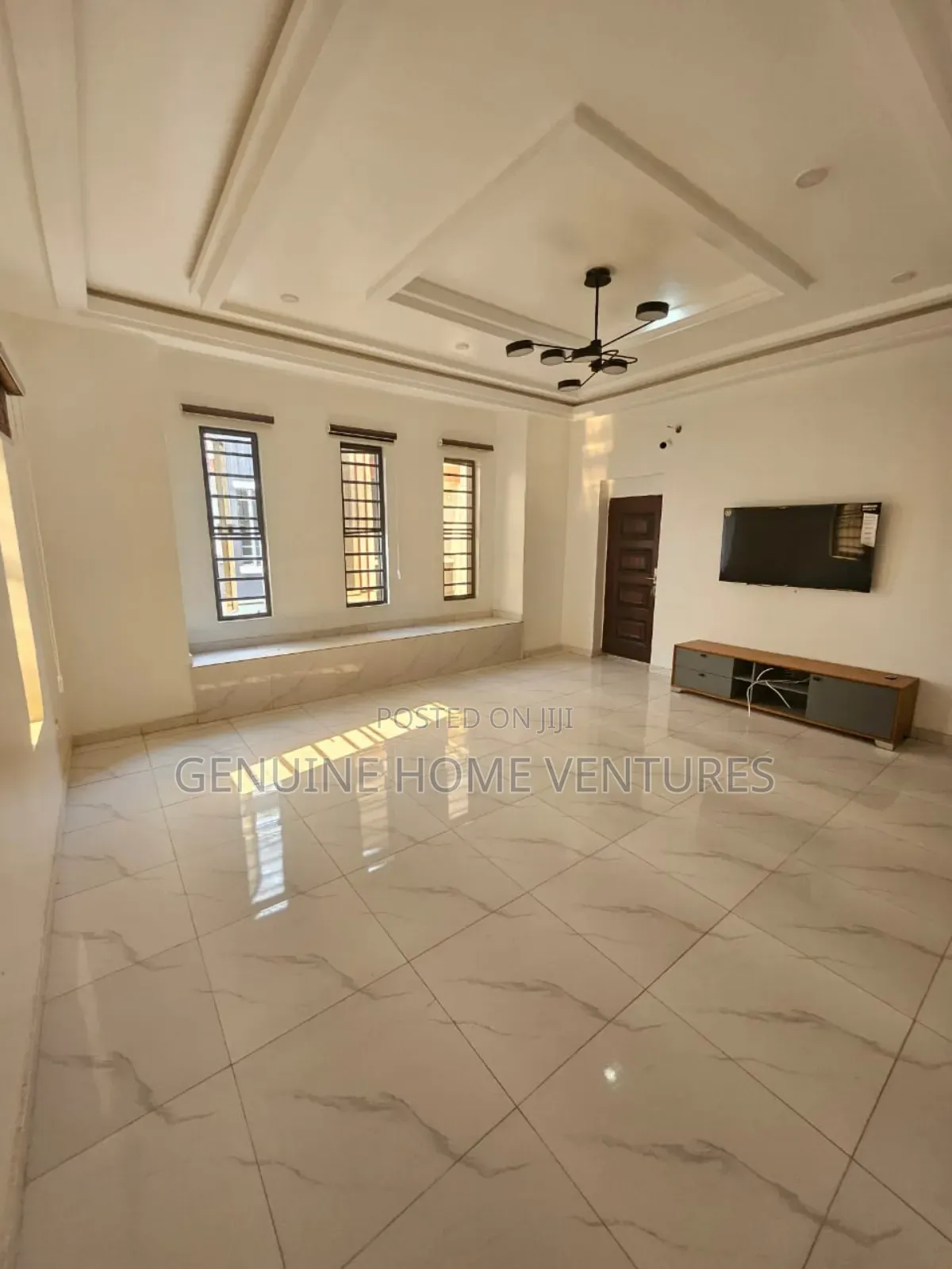 4bdrm Duplex in Orchid, Chevron for sale