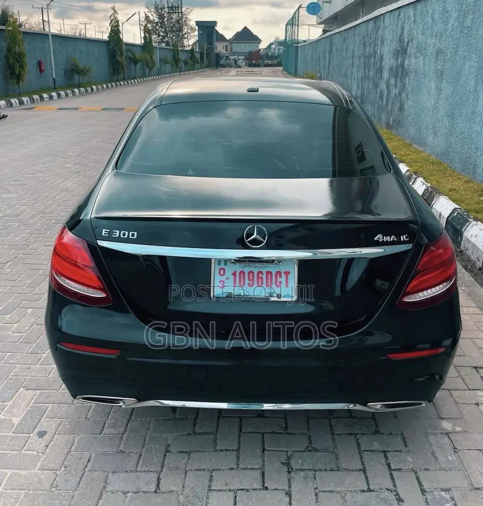 Mercedes-Benz E300 4Matic AWD Sedan (2.0L 4cyl 9A) 2017 Black