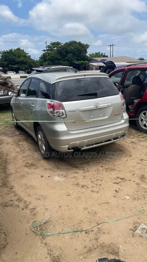 Toyota Matrix Hatchback AWD (1.8L 4cyl 4A) 2005 Silver