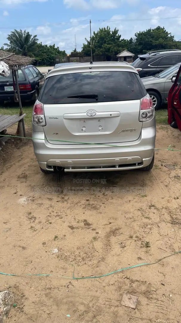 Toyota Matrix Hatchback AWD (1.8L 4cyl 4A) 2005 Silver