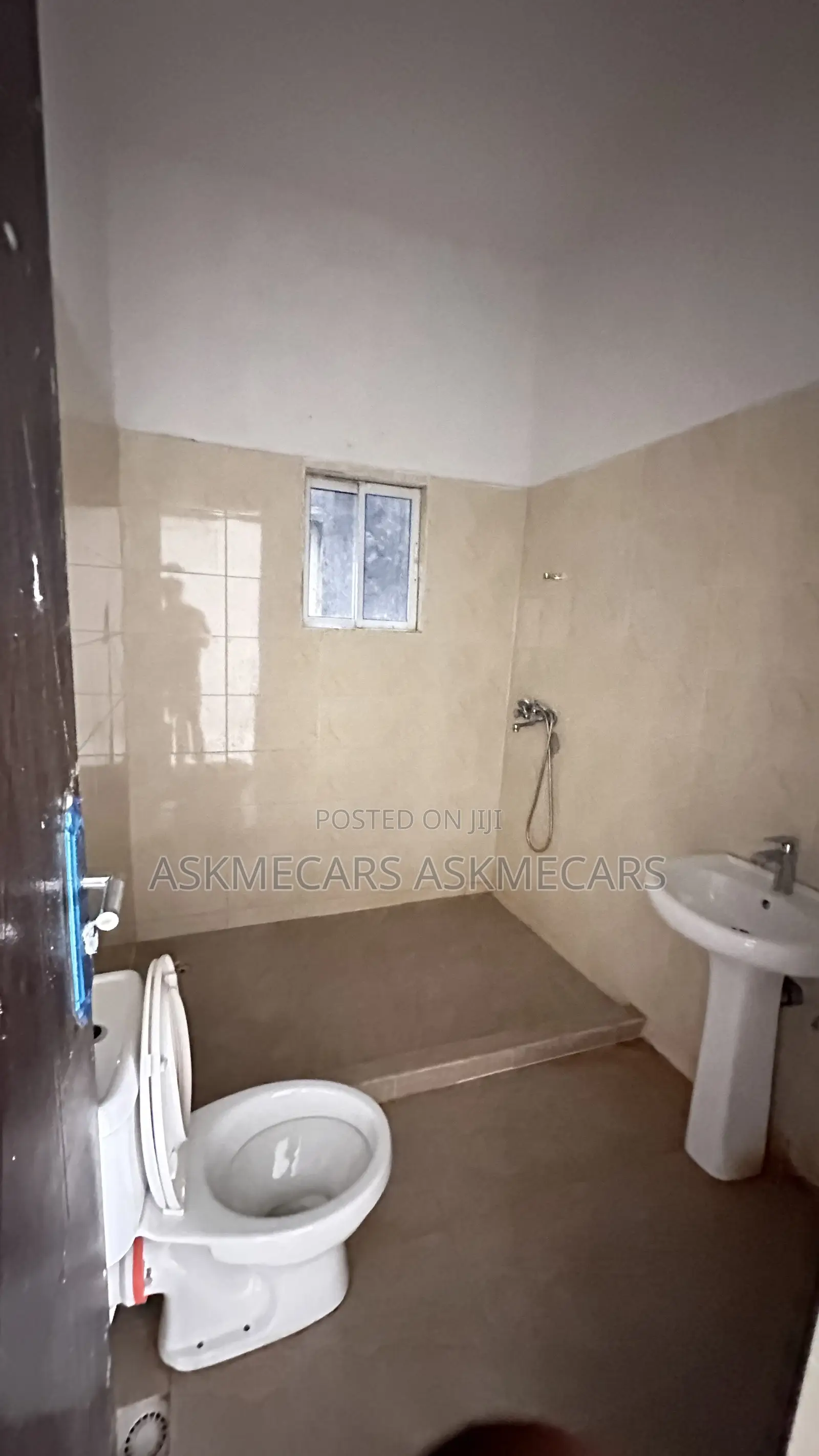 4bdrm Maisonette in Gra, Abijo for rent