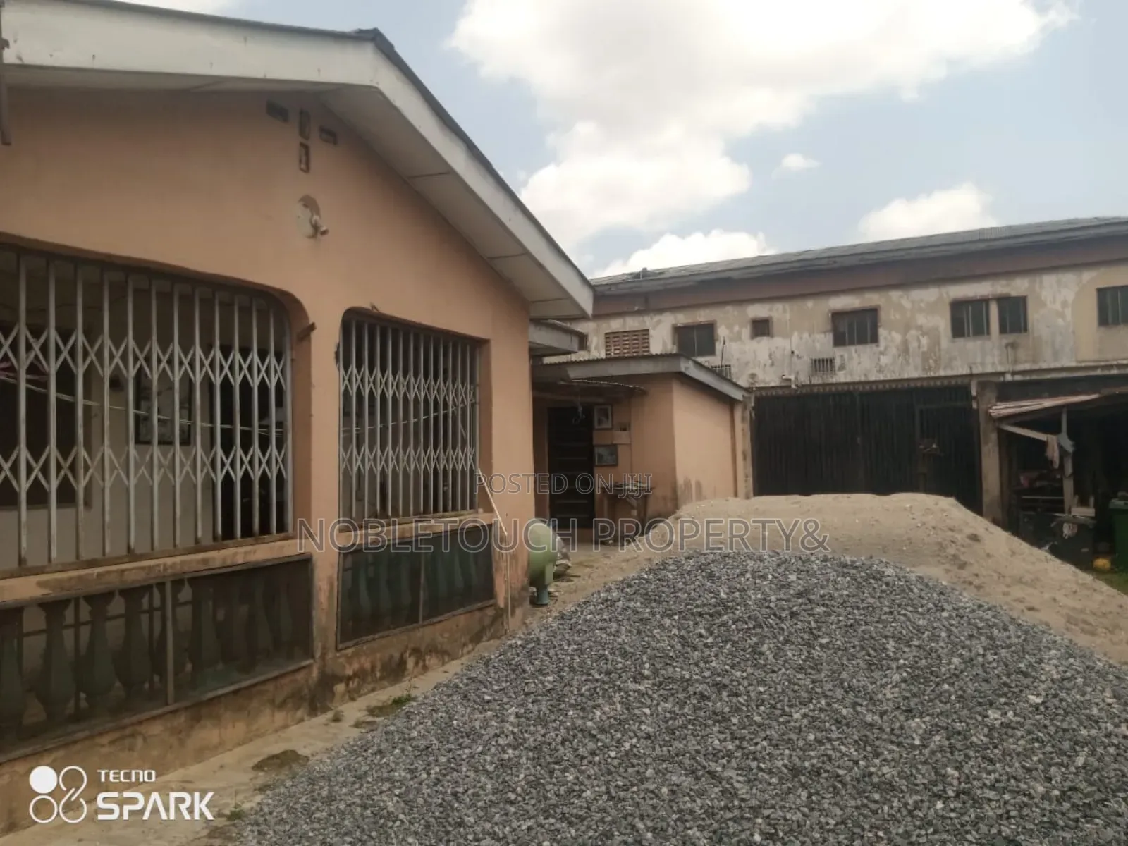 3bdrm Bungalow in Idimu Ejigbo Road, Iseri Olofin for sale