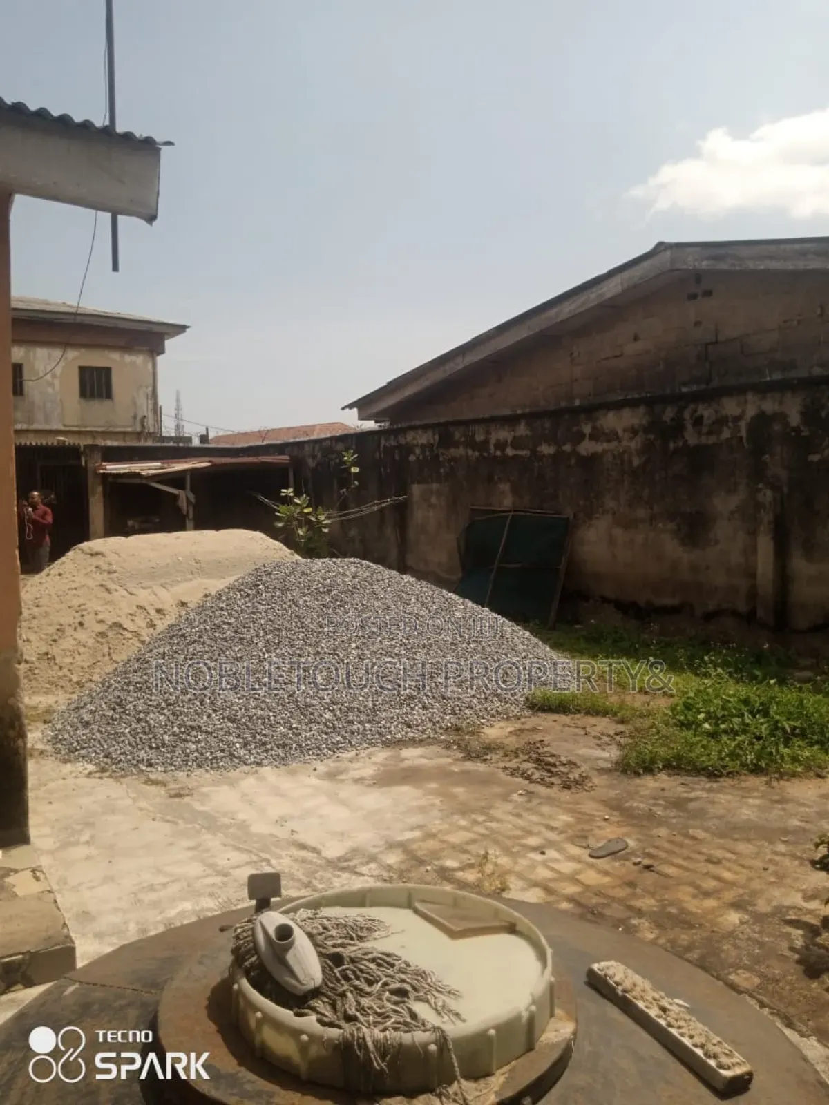 3bdrm Bungalow in Idimu Ejigbo Road, Iseri Olofin for sale