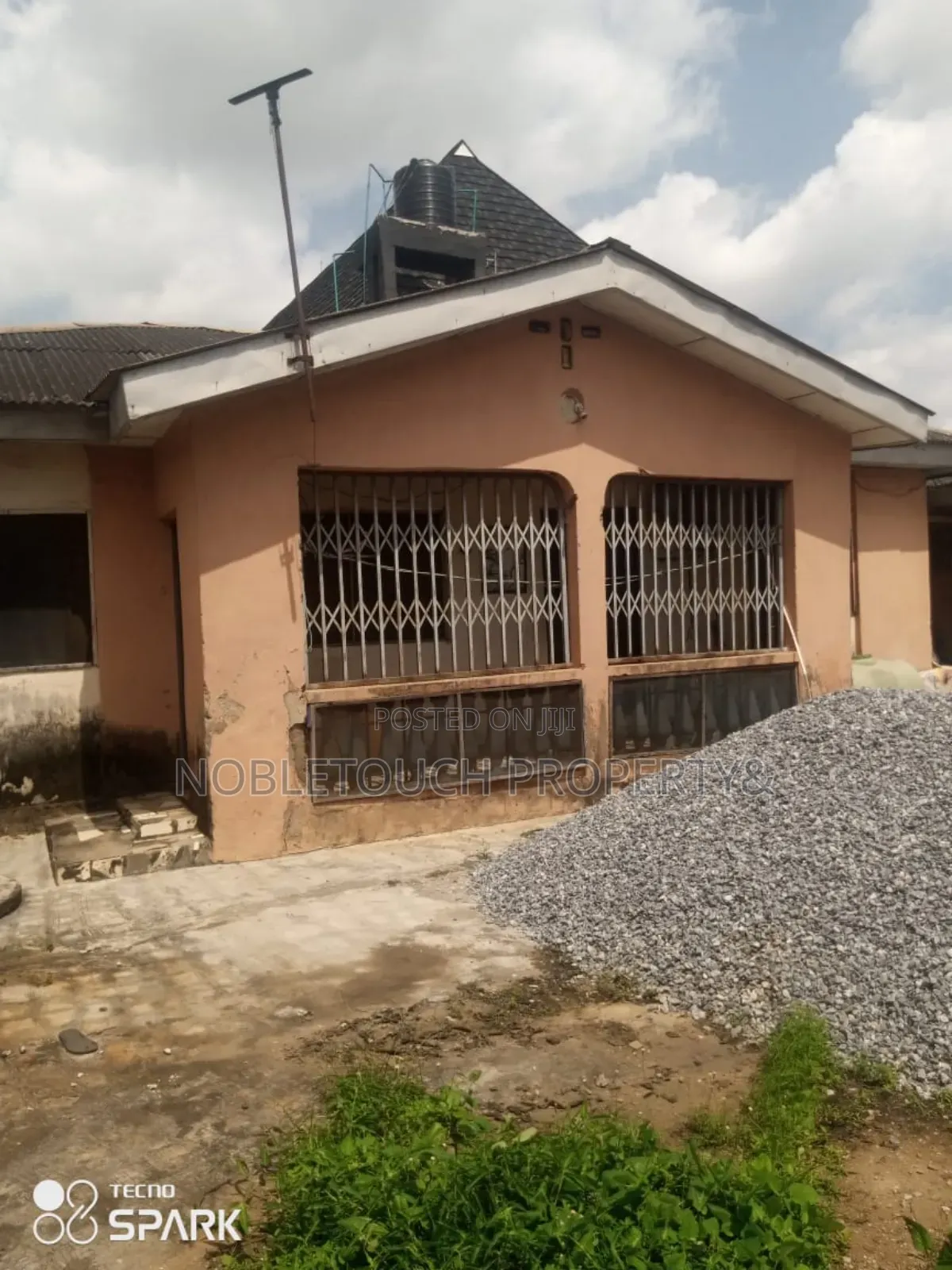 3bdrm Bungalow in Idimu Ejigbo Road, Iseri Olofin for sale