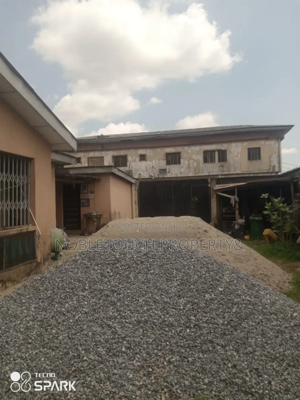 3bdrm Bungalow in Idimu Ejigbo Road, Iseri Olofin for sale
