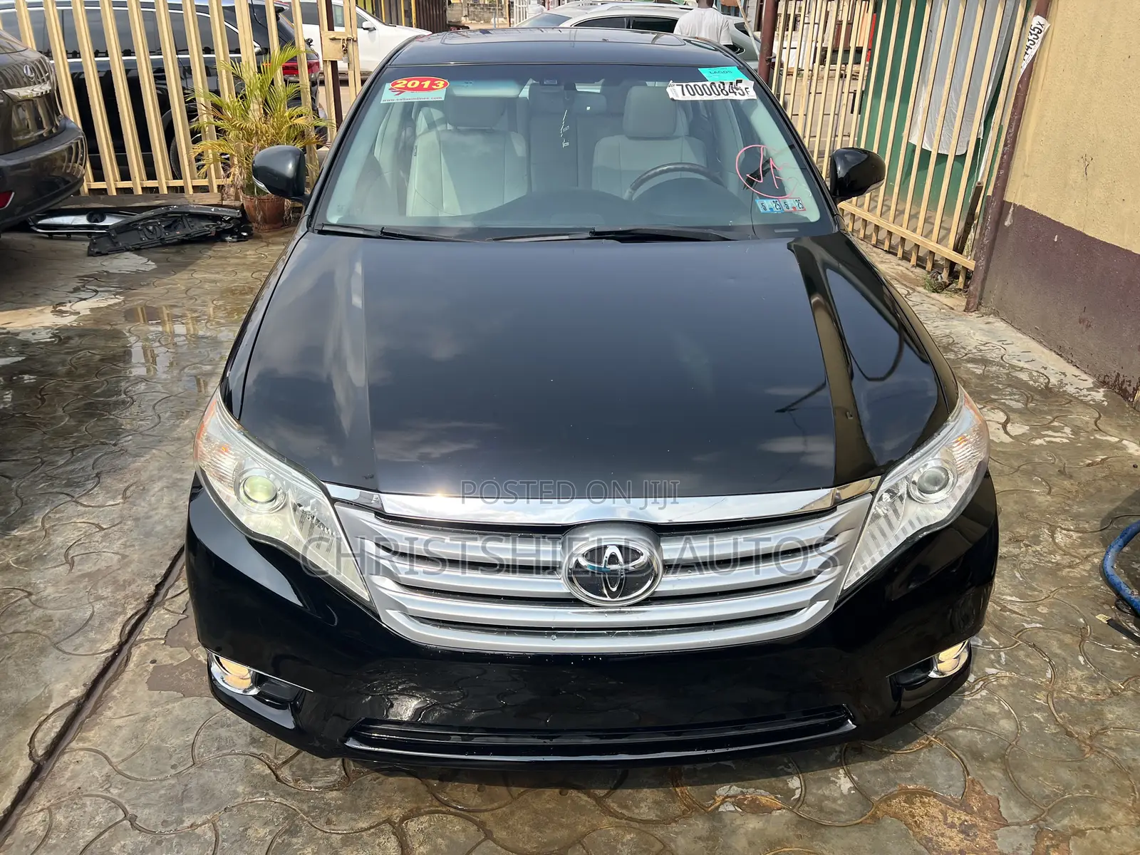 Toyota Avalon Limited Sedan FWD (3.5L 6cyl 6A) 2012 Black