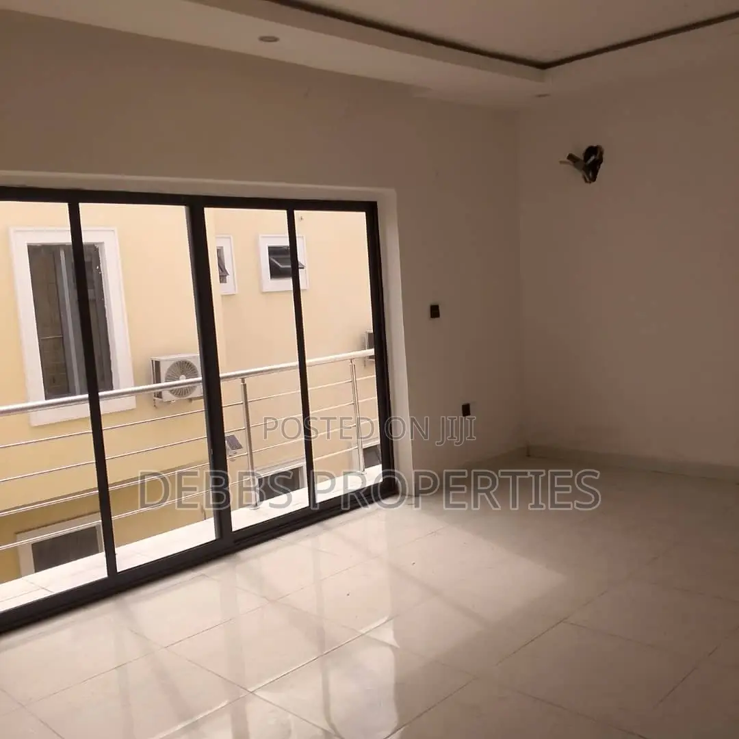 Furnished 5bdrm Duplex in Chevron for rent