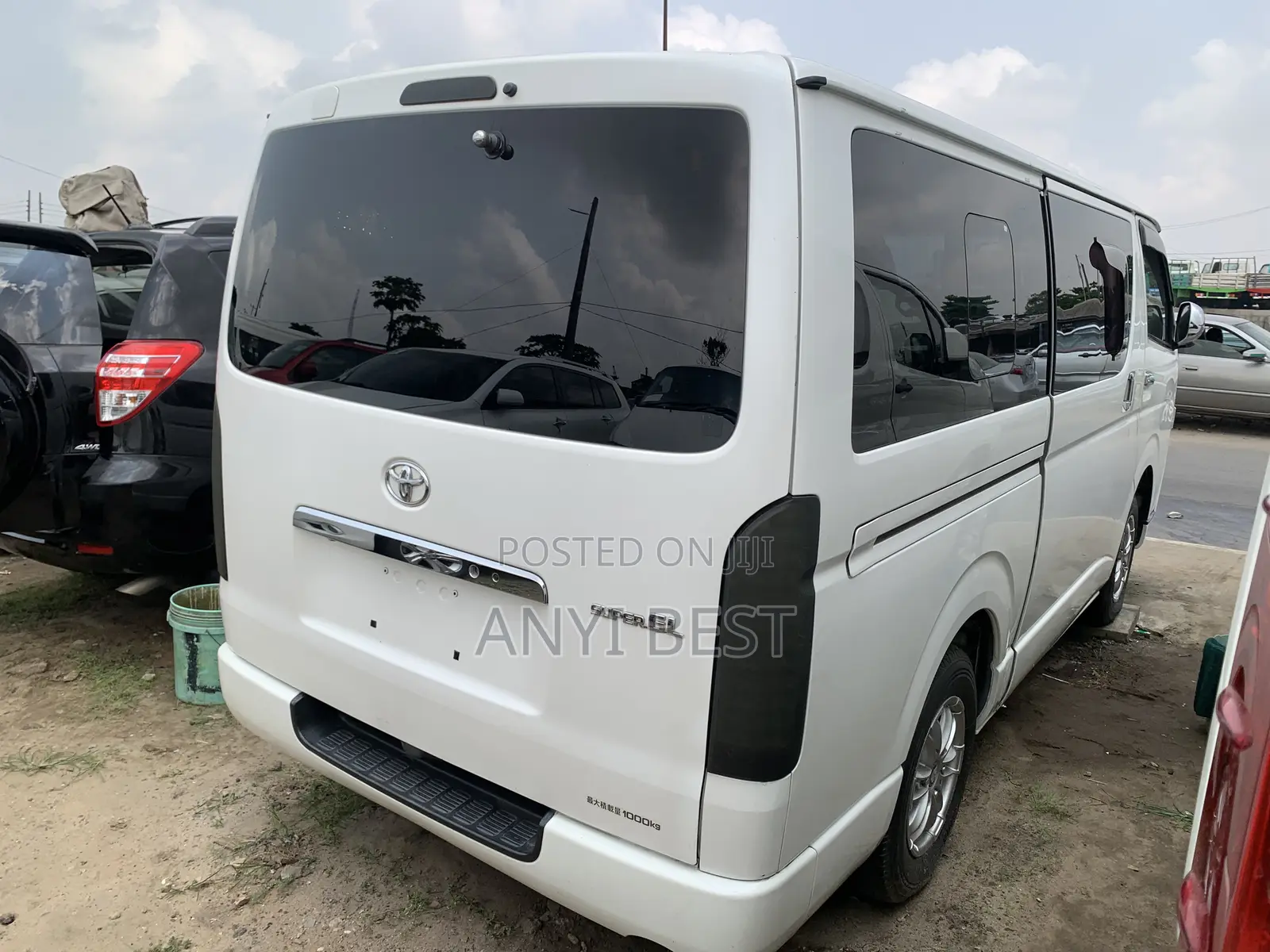 Toyota HiAce 2014 White