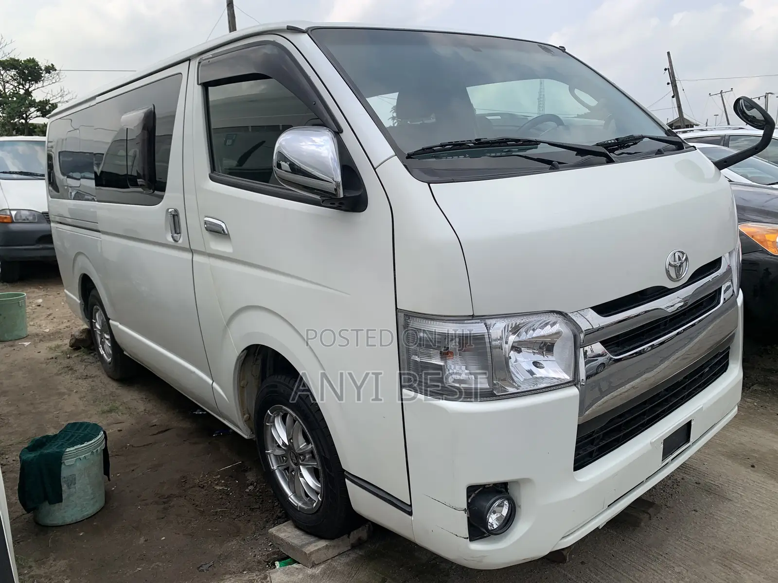 Toyota HiAce 2014 White