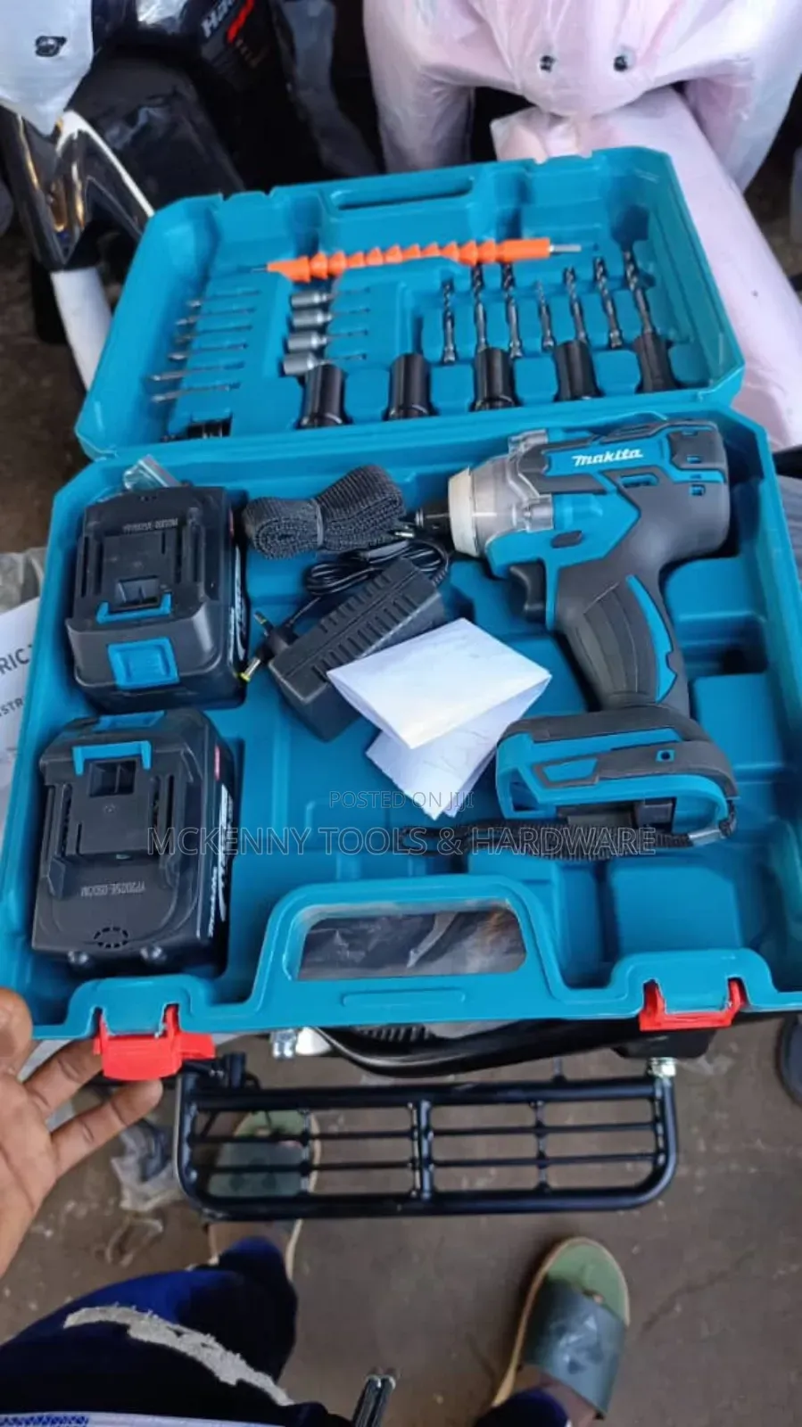 Makita Cordless Impact Wrench Kit.