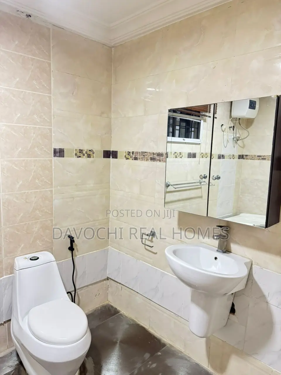 5bdrm Duplex in Chevron Drive for rent