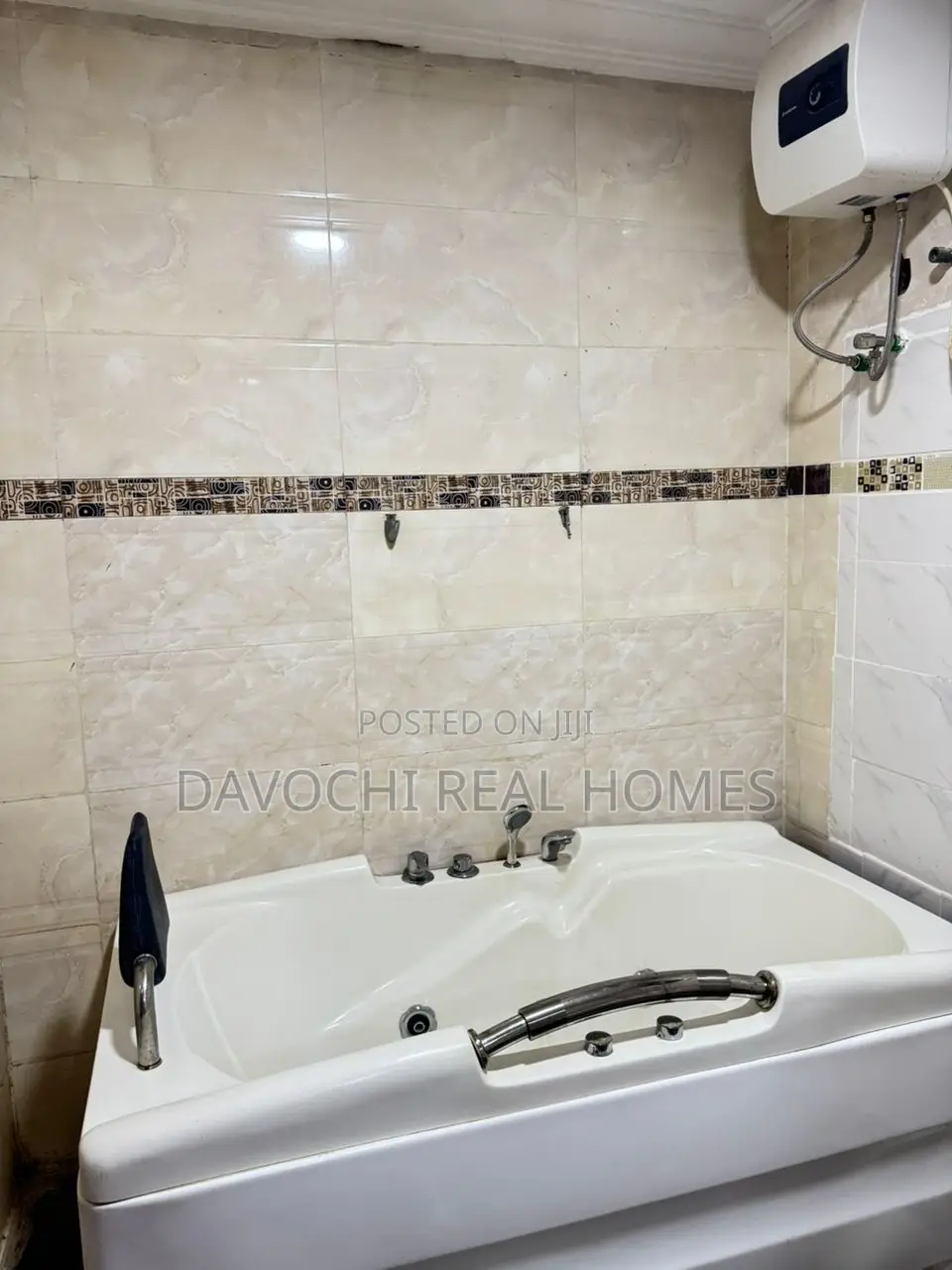 5bdrm Duplex in Chevron Drive for rent