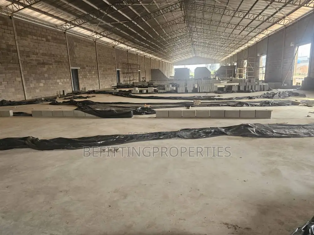 Well-Positioned 2,378 SQM Open-Floor Office Space Warehouse