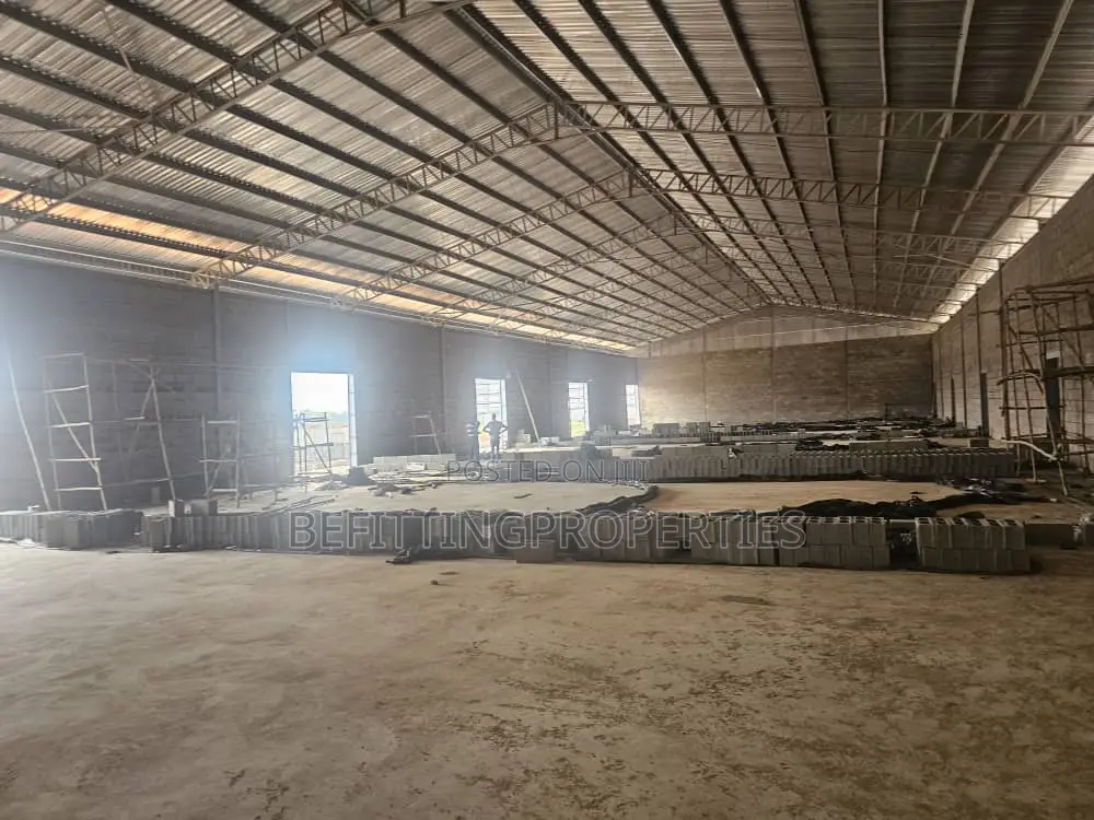 Well-Positioned 2,378 SQM Open-Floor Office Space Warehouse