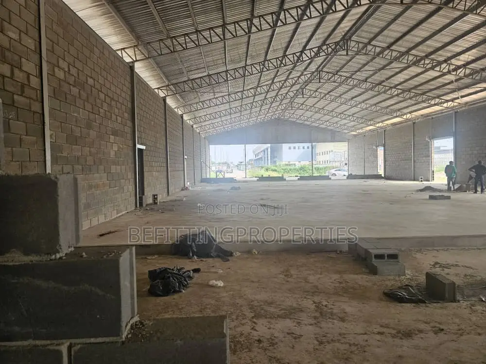 Well-Positioned 2,378 SQM Open-Floor Office Space Warehouse