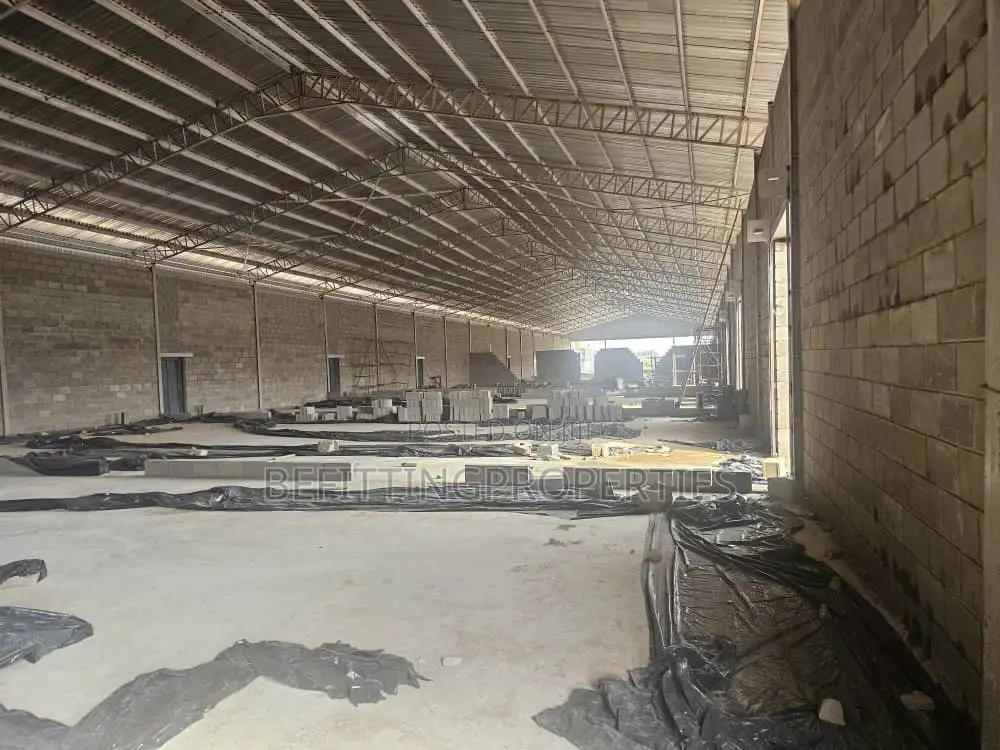 Well-Positioned 2,378 SQM Open-Floor Office Space Warehouse