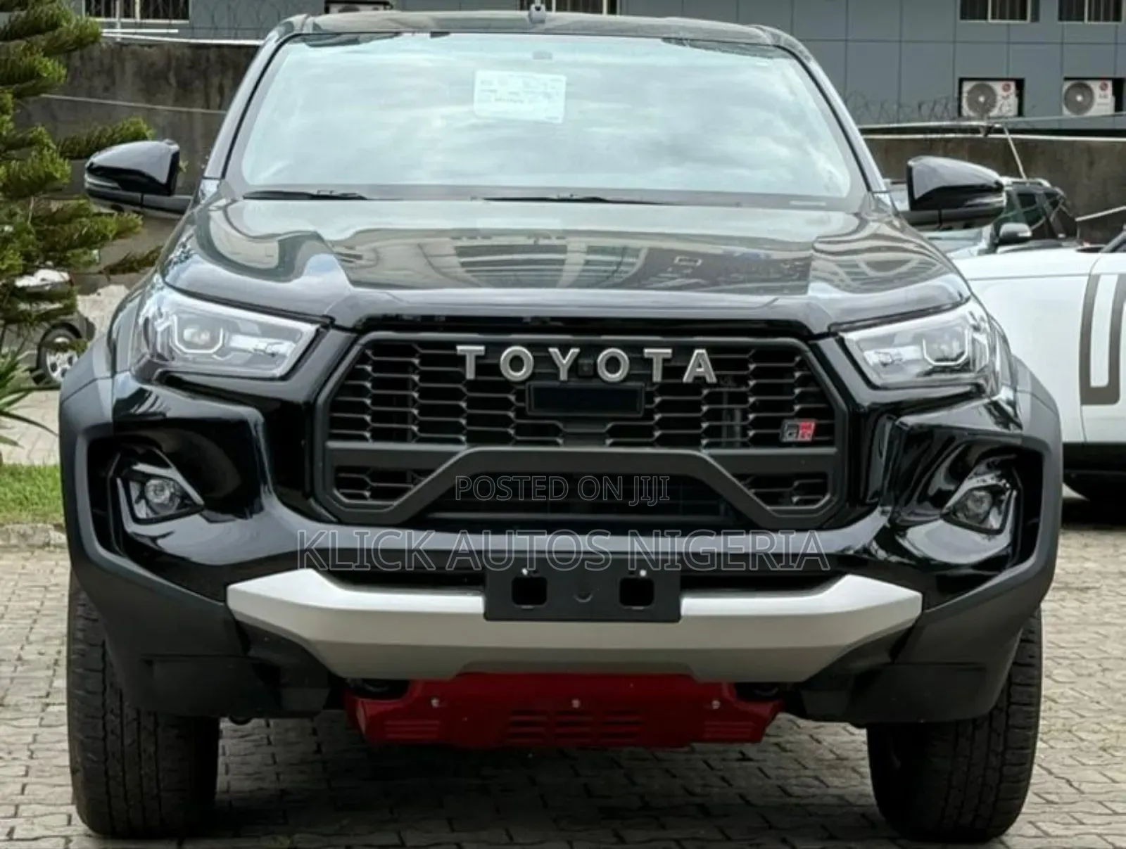 New Toyota Hilux 2025 Black