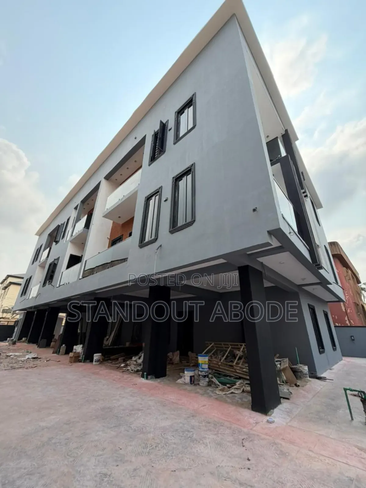5bdrm Duplex in Airport Road, Ajao Estate for sale