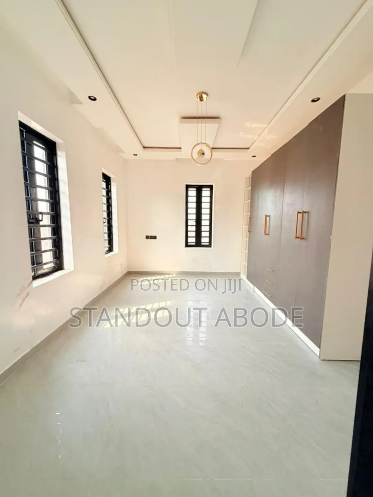 5bdrm Duplex in Airport Road, Ajao Estate for sale