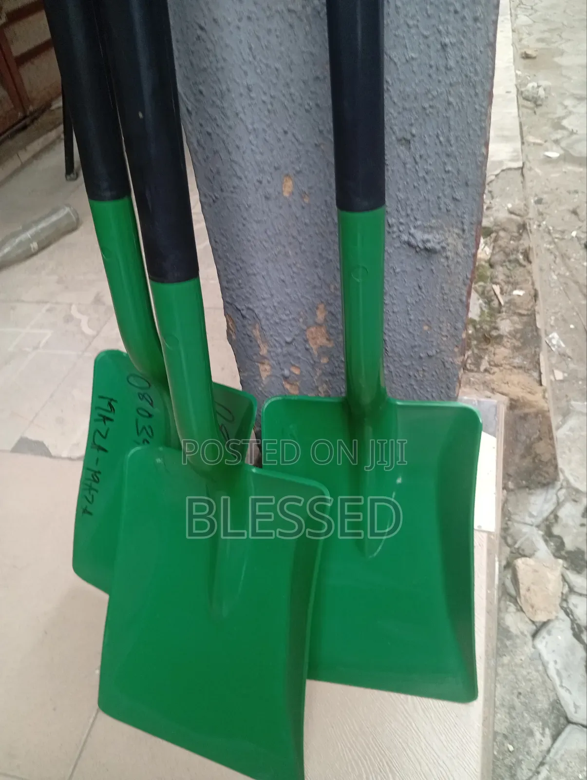 Plastic Shovel No Spark