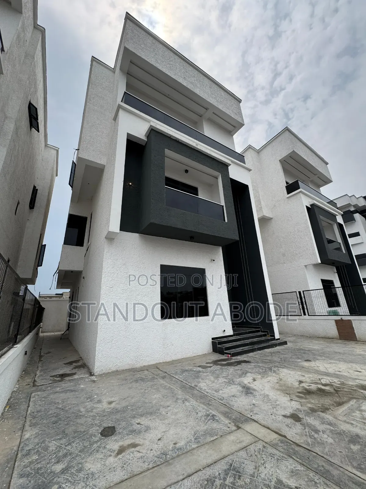 5bdrm Duplex in In A Secure Location, Ikate for sale