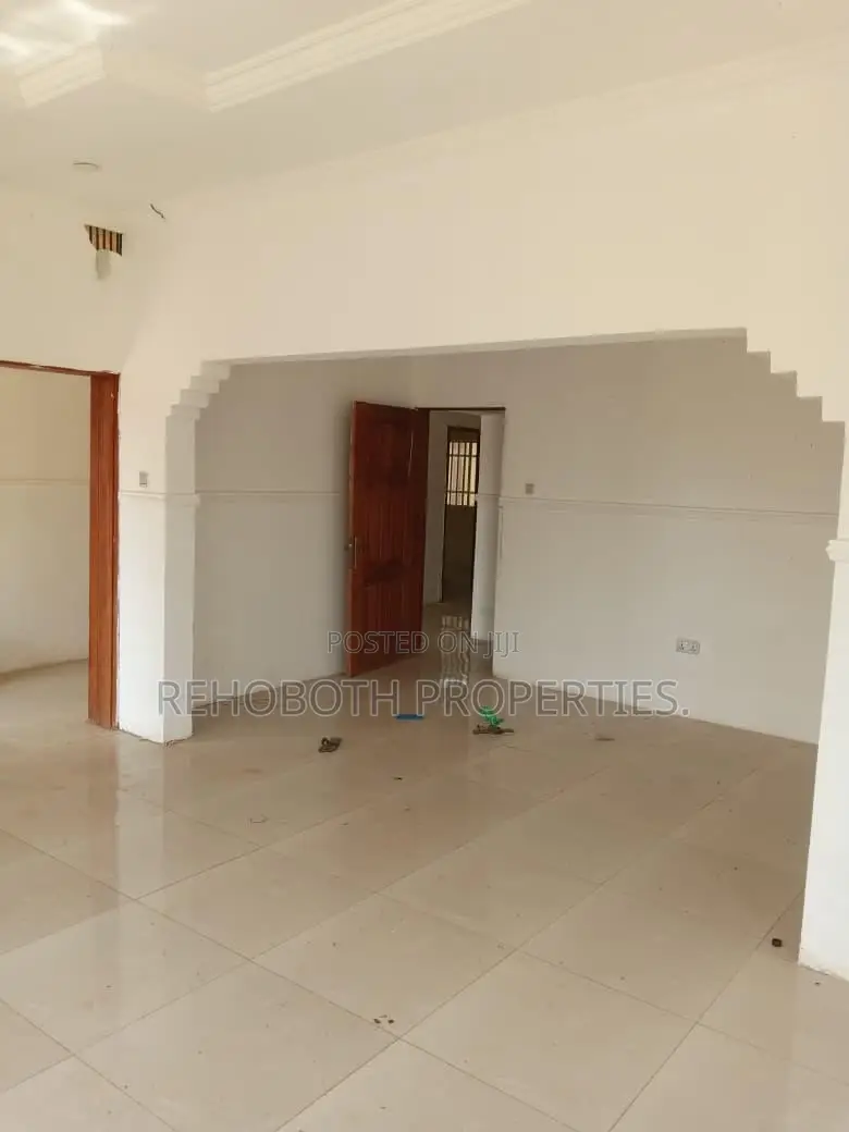3bdrm Bungalow in Idi Ahun, Akala Express for rent