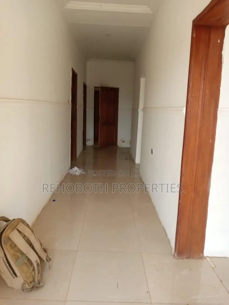 3bdrm Bungalow in Idi Ahun, Akala Express for rent