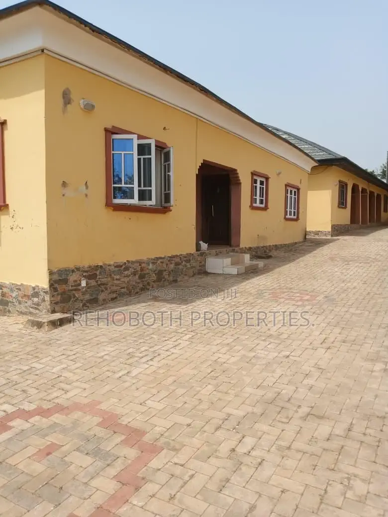 3bdrm Bungalow in Idi Ahun, Akala Express for rent