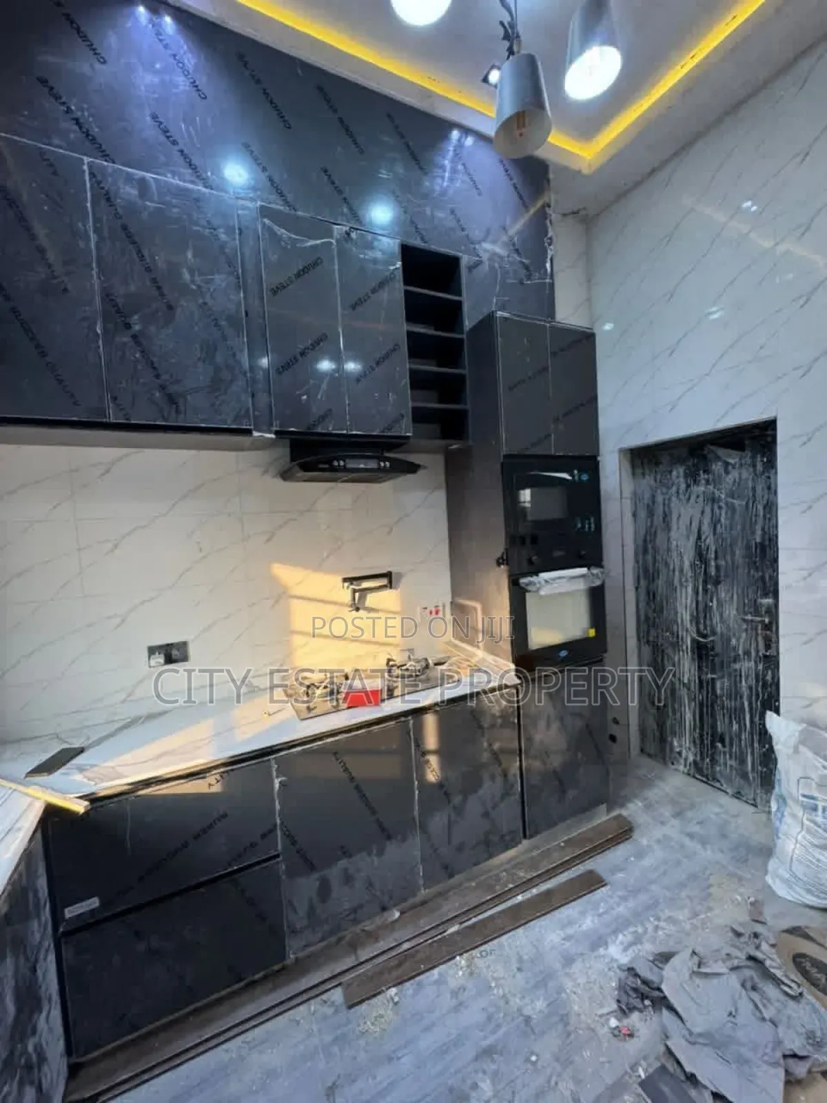 3bdrm Bungalow in Omachi Estate, Port-Harcourt for sale