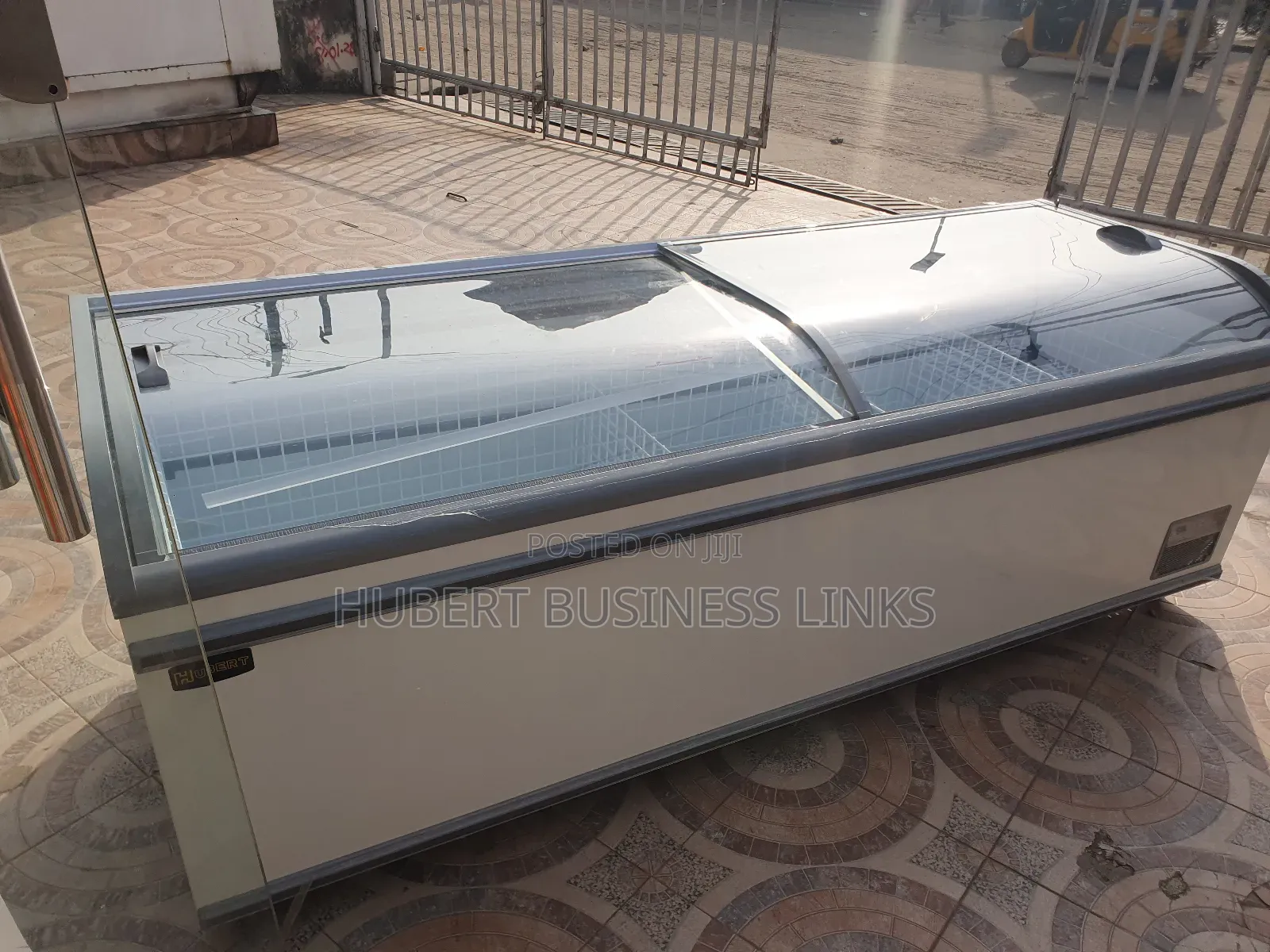 Industrial Island Freezer 2.5meter With 1100liters