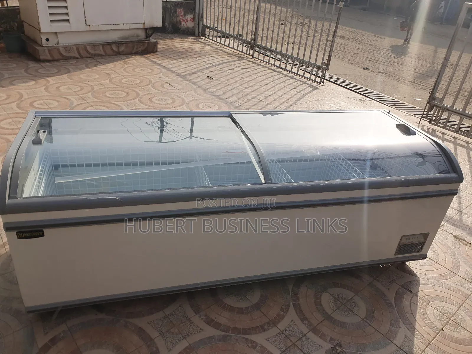 Industrial Island Freezer 2.5meter With 1100liters