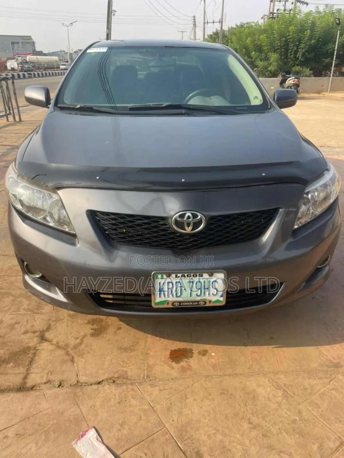 Toyota Corolla Base 4dr Sedan (1.8L 4cyl 5M) 2010 Gray