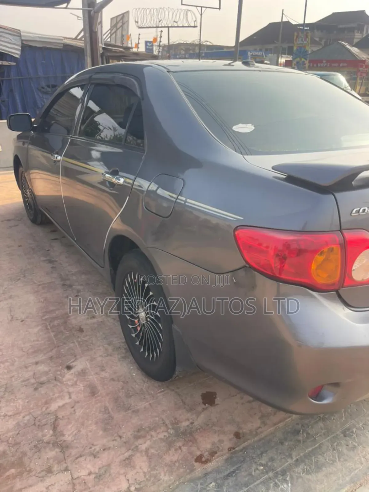 Toyota Corolla Base 4dr Sedan (1.8L 4cyl 5M) 2010 Gray