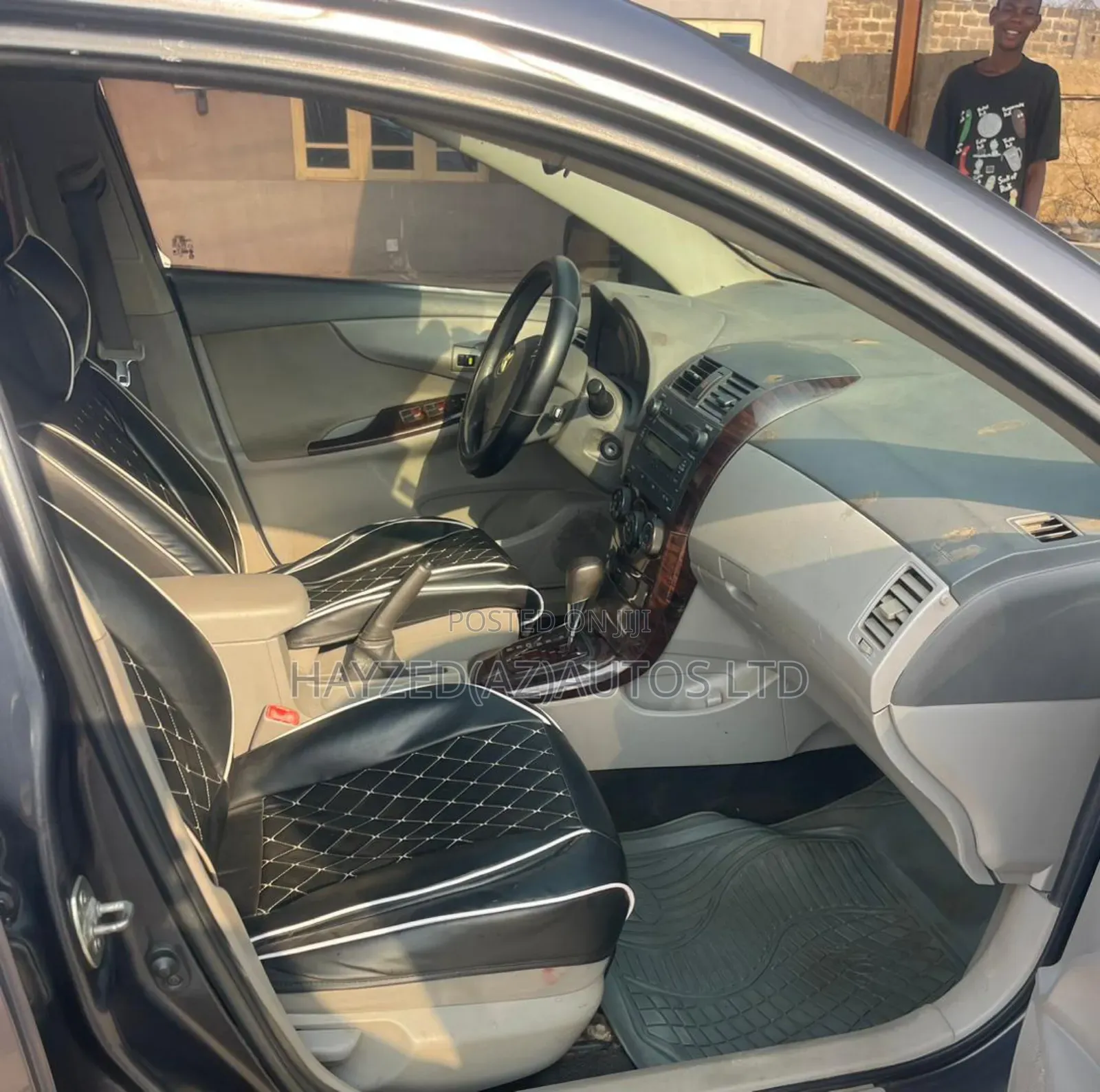 Toyota Corolla Base 4dr Sedan (1.8L 4cyl 5M) 2010 Gray