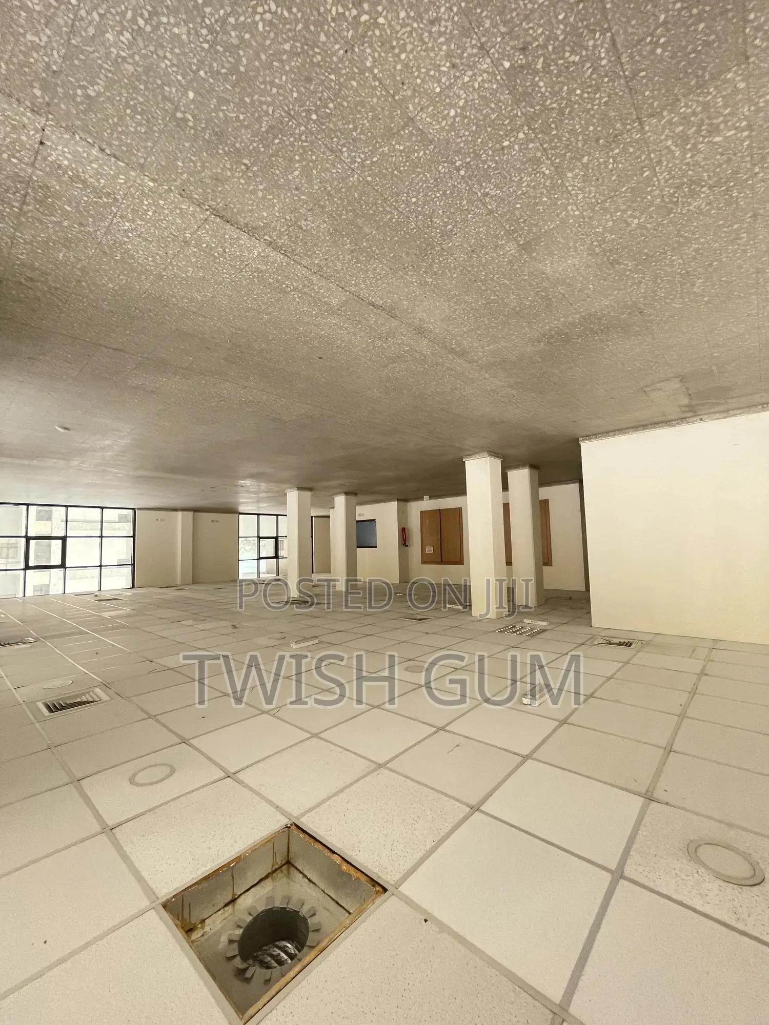 Offic Space -to Let (Whole Floor-596sqm)