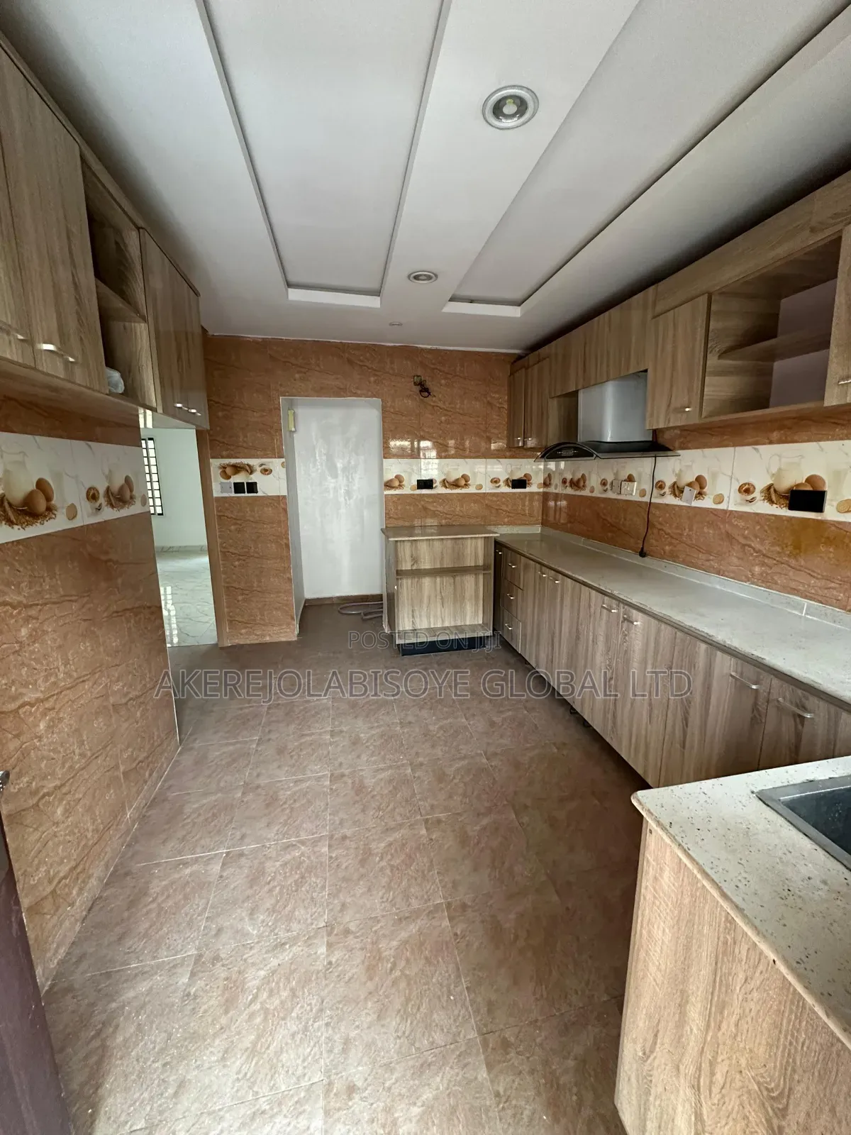 4bdrm Duplex in In An Estate for rent