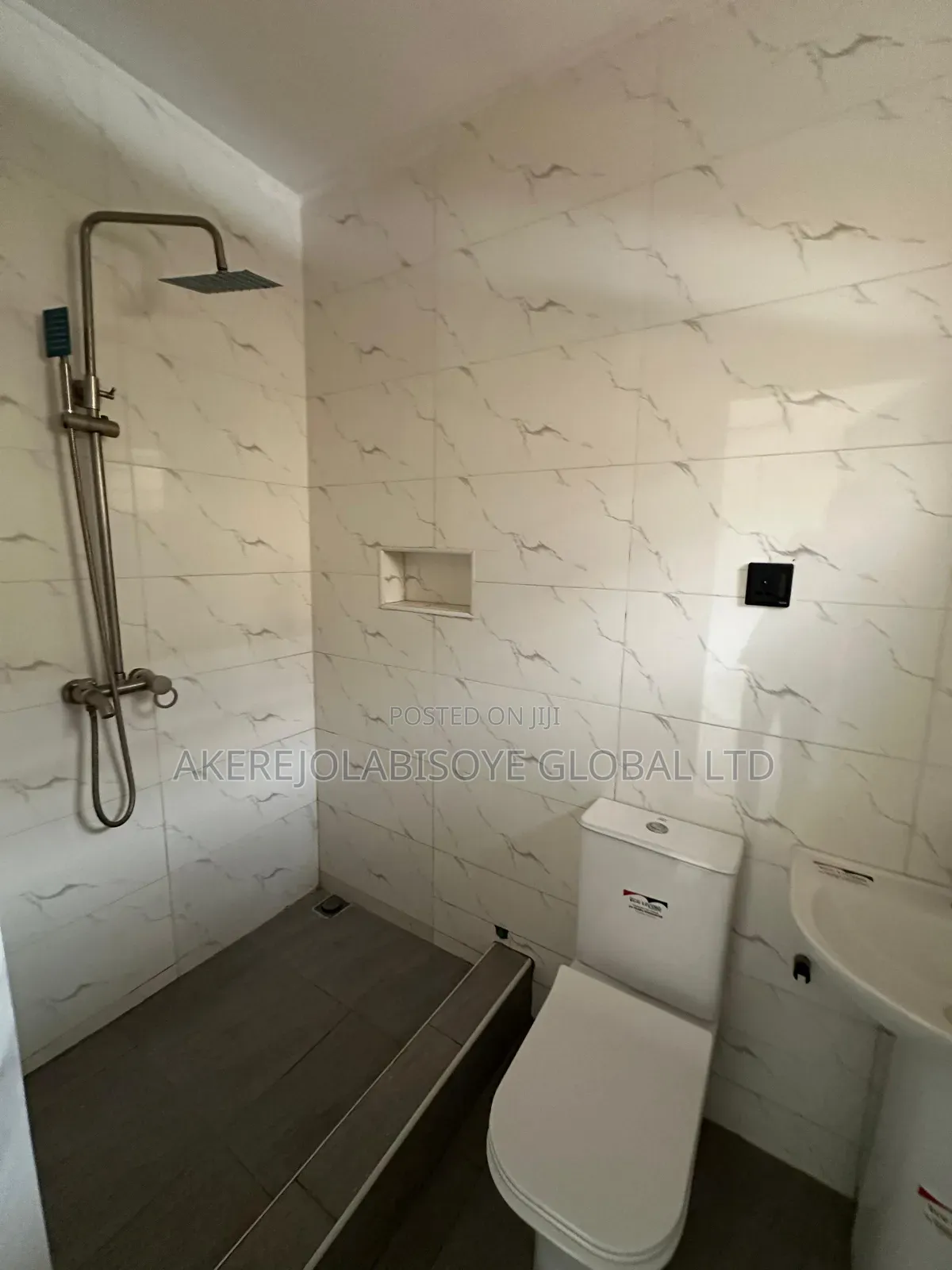 4bdrm Duplex in In An Estate for rent