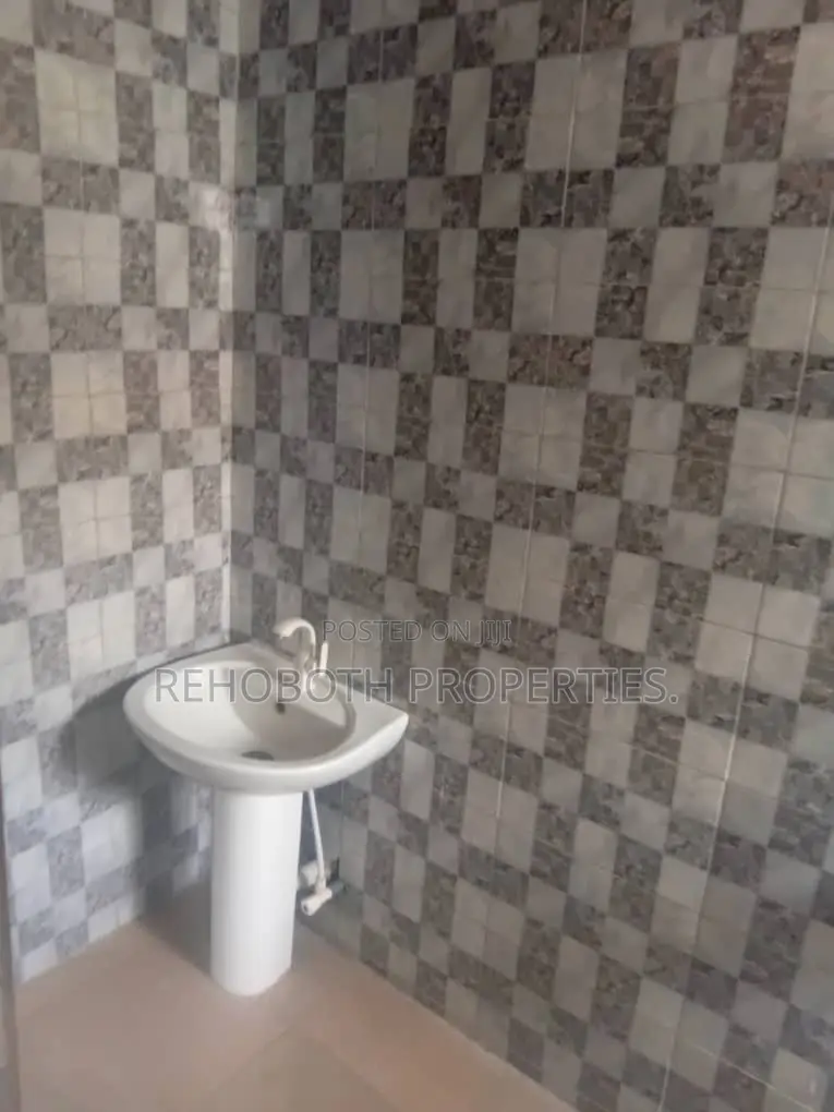 2bdrm Apartment in Kolapo Ishola, Akobo for rent